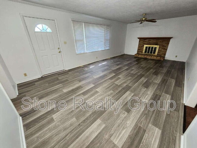 7401 S Pine Hill St in Terre Haute, IN - Building Photo - Building Photo