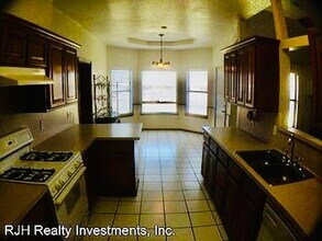 621 Gyrfalcon Dr in Norman, OK - Building Photo - Building Photo