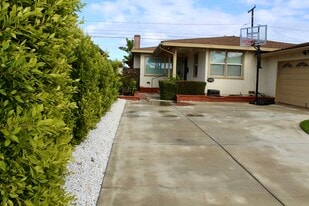 13716 Purche Ave in Gardena, CA - Building Photo