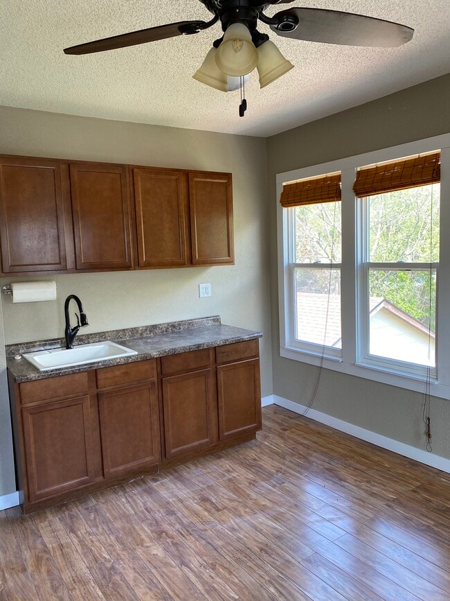 815 5th St SW, Unit 2 in Willmar, MN - Foto de edificio - Building Photo