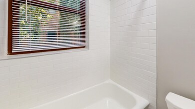 230 W Walnut Ln in Philadelphia, PA - Building Photo - Building Photo