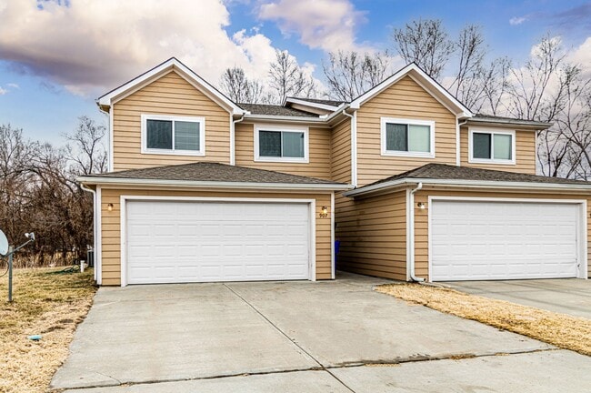 property at 907 Kramer Ct