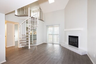 Dover Commons Apartments in Lakewood, CO - Building Photo - Building Photo