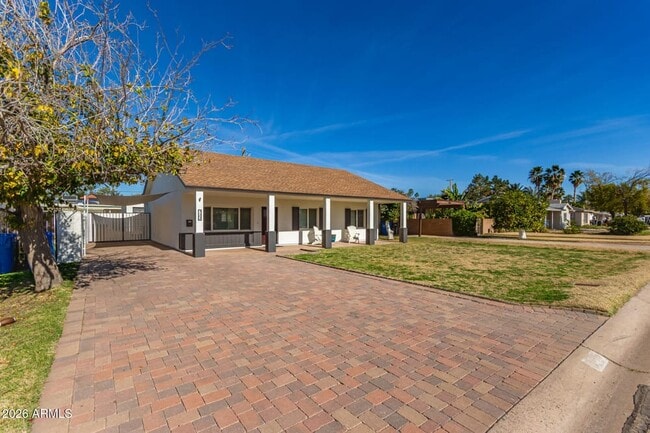 722 E McLellan Blvd in Phoenix, AZ - Foto de edificio - Building Photo