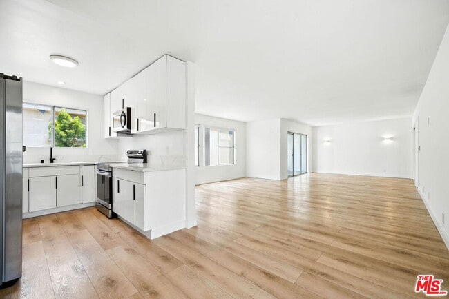 property at 621 San Vicente Blvd