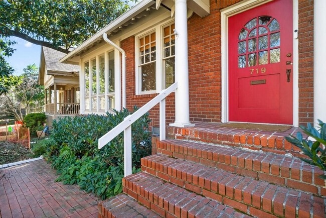 719 Elkmont Dr NE in Atlanta, GA - Building Photo - Building Photo
