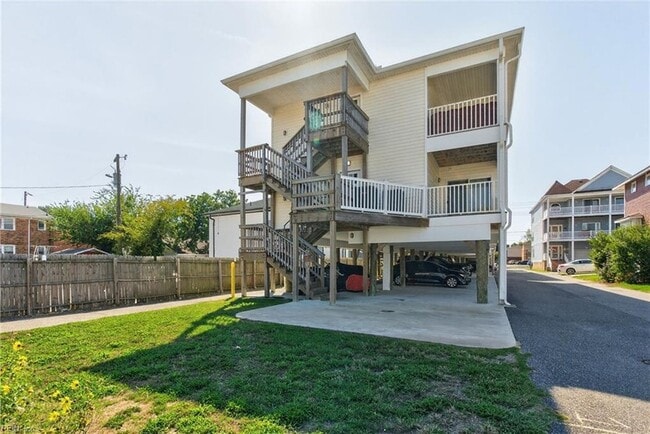 1218 W Ocean View Ave, Unit I in Norfolk, VA - Foto de edificio - Building Photo