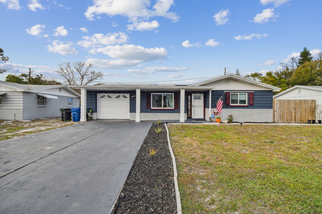 3257 Masonville Loop in Holiday, FL - Building Photo