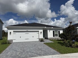 13946 BLUE HAVEN Dr in Indiantown, FL - Building Photo