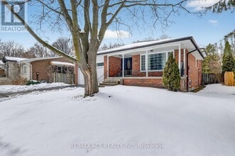 1719 Valentine Gardens in Mississauga, ON - Building Photo - Building Photo