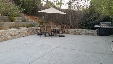 10350 Johanna Ave in Sunland, CA - Foto de edificio - Building Photo