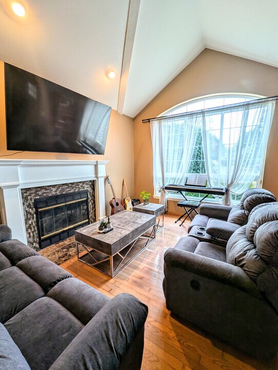 4905 33rd Street Ct NE, Unit Room with walk-in closet in Tacoma, WA - Building Photo