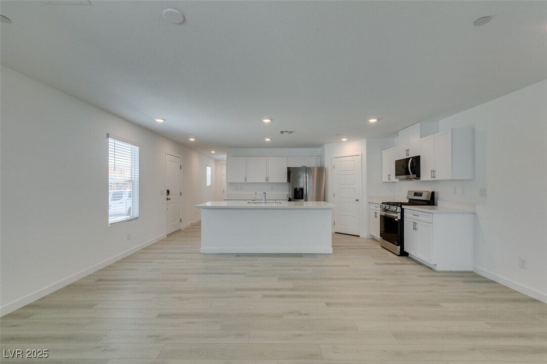 6229 Mangler St in North Las Vegas, NV - Building Photo