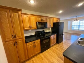 3812 N 29th St in Ozark, MO - Foto de edificio - Building Photo