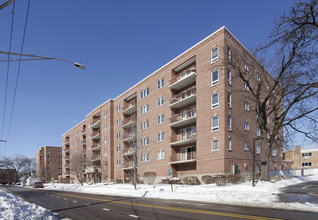 Meridian East in Des Plaines, IL - Building Photo - Building Photo