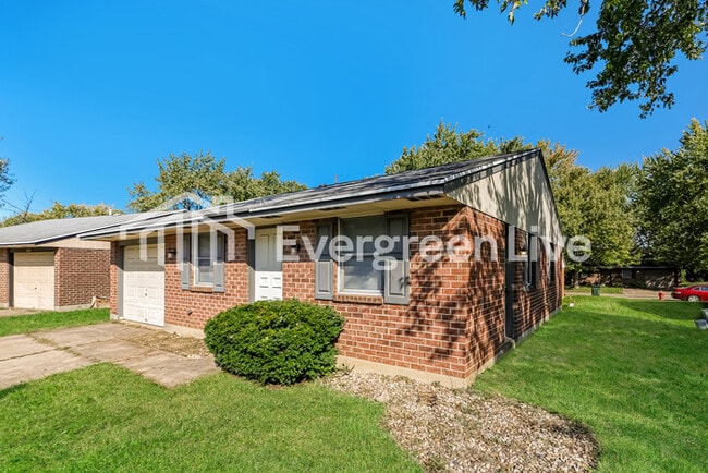 8197 Mount Washington Dr in Huber Heights, OH - Building Photo - Building Photo