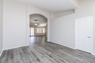 2216 E Sherri Dr in Gilbert, AZ - Foto de edificio - Building Photo