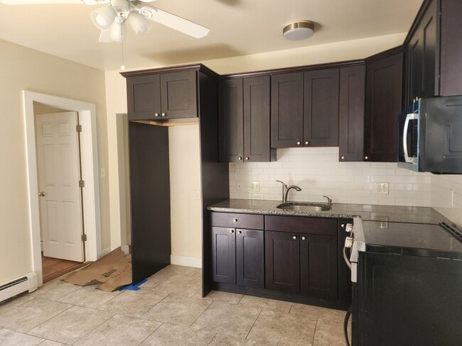 157 N Clinton St in Poughkeepsie, NY - Building Photo - Building Photo