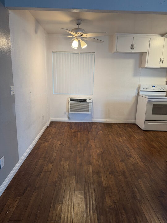 444 E Rowland St in Covina, CA - Building Photo