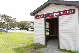 Logan Hills Apartments in Altoona, PA - Foto de edificio - Building Photo