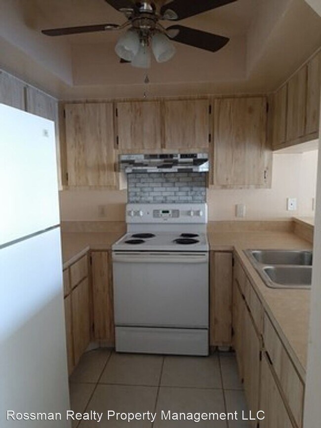 923 Gleason Pkwy in Cape Coral, FL - Foto de edificio - Building Photo