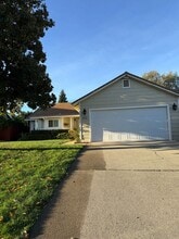 433 Alamine Dr in Redding, CA - Building Photo - Building Photo