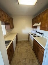 111 Center St, Unit 8 in Middleboro, MA - Building Photo - Building Photo