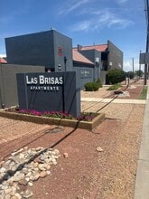 Las Brisas in Albuquerque, NM - Building Photo - Building Photo