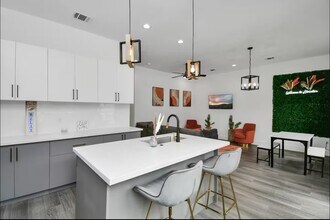 4909 Higgins St in Houston, TX - Building Photo - Building Photo