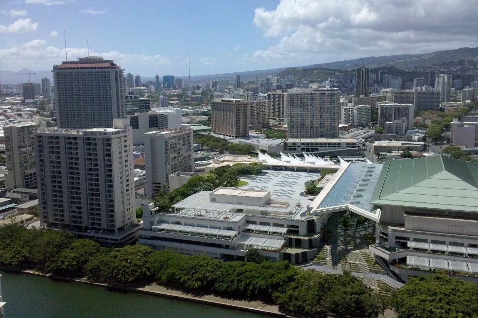 400 Hobron Ln, Unit 2504 in Honolulu, HI - Building Photo