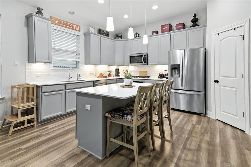 140 Cascata Way in Liberty Hill, TX - Building Photo