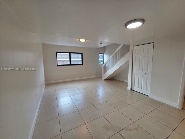 5 Olive Dr in Hialeah, FL - Building Photo - Building Photo