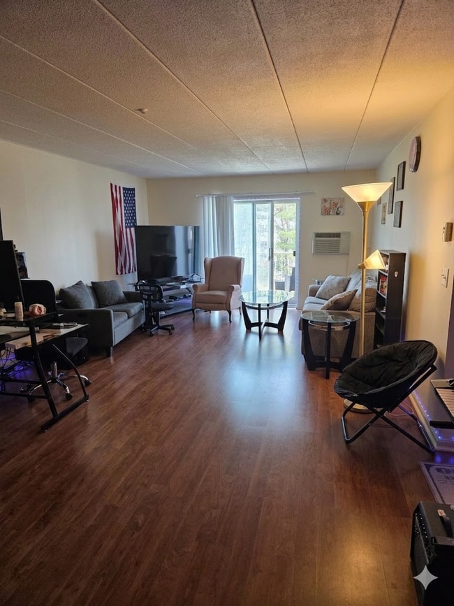 50 Webster St, Unit 408 in Weymouth, MA - Building Photo - Building Photo