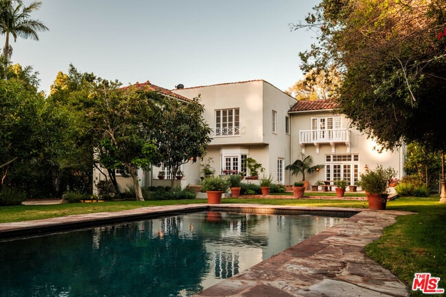 1004 N Beverly Dr in Beverly Hills, CA - Building Photo - Building Photo