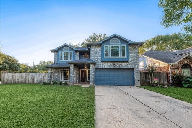 property at 2122 Courtshire Ln
