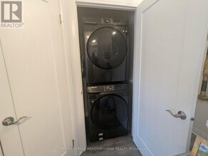 56 Waterlily Wy in Hamilton, ON - Building Photo - Building Photo