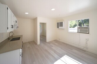 223 S Padre Juan Ave in Ojai, CA - Building Photo - Building Photo