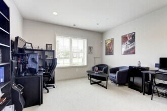 13301 Tivoli Lake Blvd in Silver Spring, MD - Building Photo - Building Photo