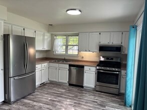 17687 W Running Creek Ct in Gurnee, IL - Building Photo - Building Photo