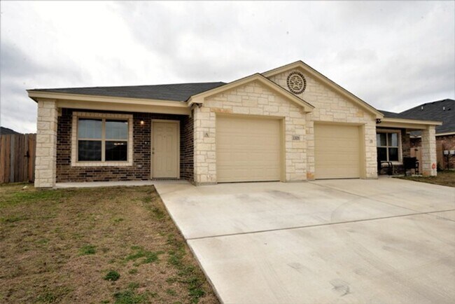 property at 1306 Vanguard Ln