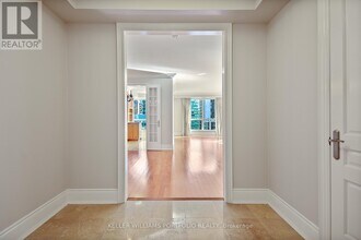 10-1010 Bellair St in Toronto, ON - Building Photo - Building Photo