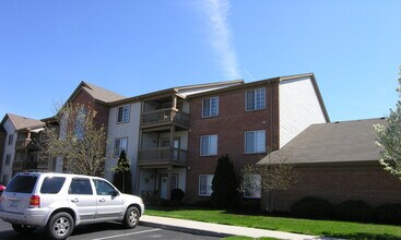 8921 Hunters Creek Dr in Indianapolis, IN - Building Photo - Building Photo