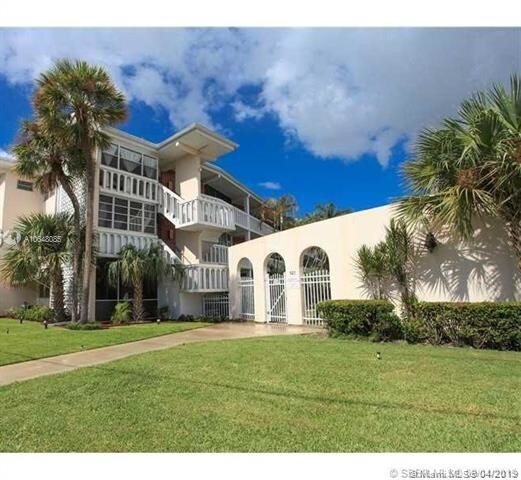 141 NE 10th Ave-Unit -18A in Hallandale Beach, FL - Building Photo