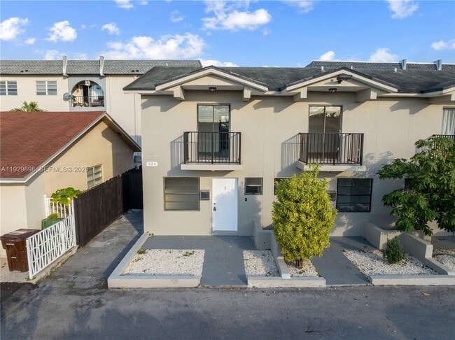 property at 324 W 74th Pl