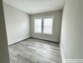 58 Burrell St, Unit 1 in Boston, MA - Building Photo - Building Photo