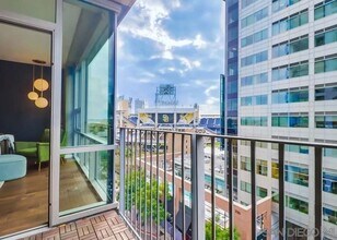 321 10th Ave, Unit 904 in San Diego, CA - Foto de edificio - Building Photo