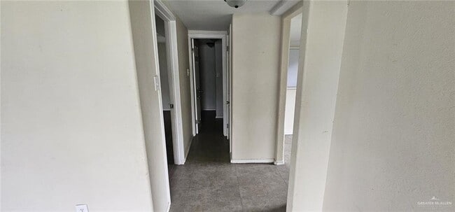 6 West Dr in Pharr, TX - Foto de edificio - Building Photo