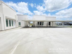 3701 Bella Costa Dr in Weslaco, TX - Building Photo - Building Photo