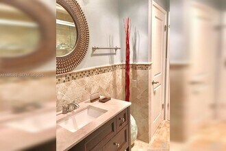 801 Pine Dr in Pompano Beach, FL - Foto de edificio - Building Photo