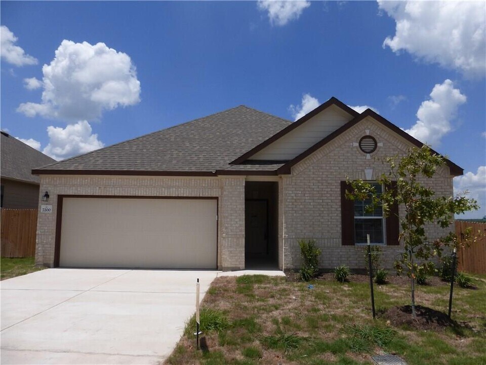 7200 Altidore Dr in Austin, TX - Building Photo